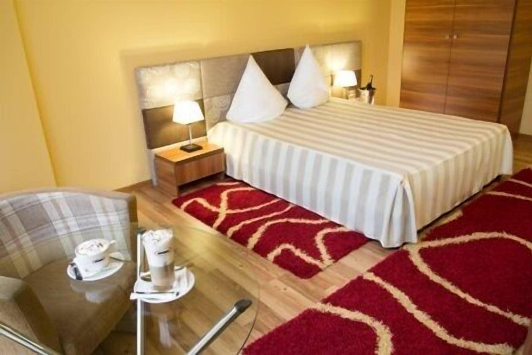 Hotel Perla Timisoara Bagian luar foto