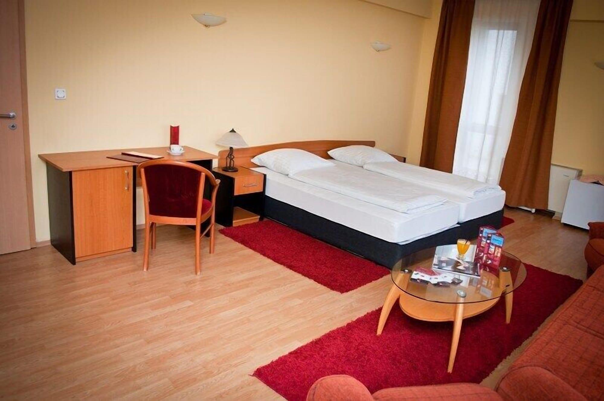 Hotel Perla Timisoara Bagian luar foto