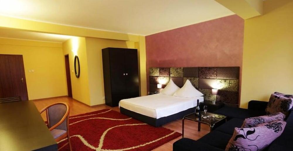 Hotel Perla Timisoara Bagian luar foto