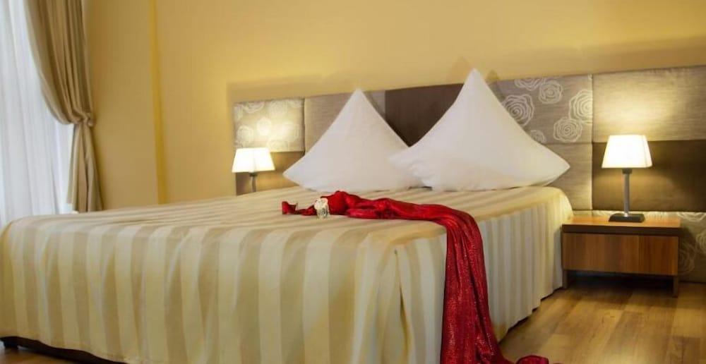 Hotel Perla Timisoara Bagian luar foto
