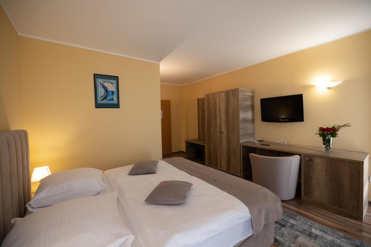 Hotel Perla Timisoara Bagian luar foto