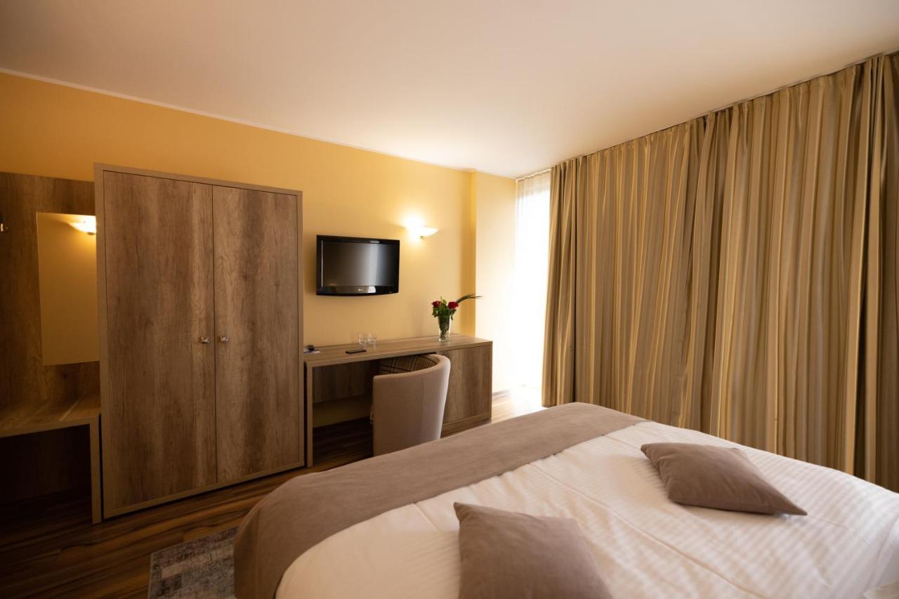 Hotel Perla Timisoara Bagian luar foto