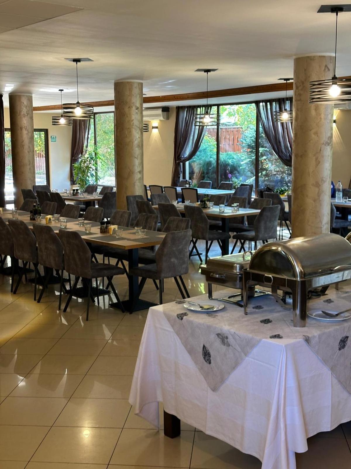 Hotel Perla Timisoara Bagian luar foto
