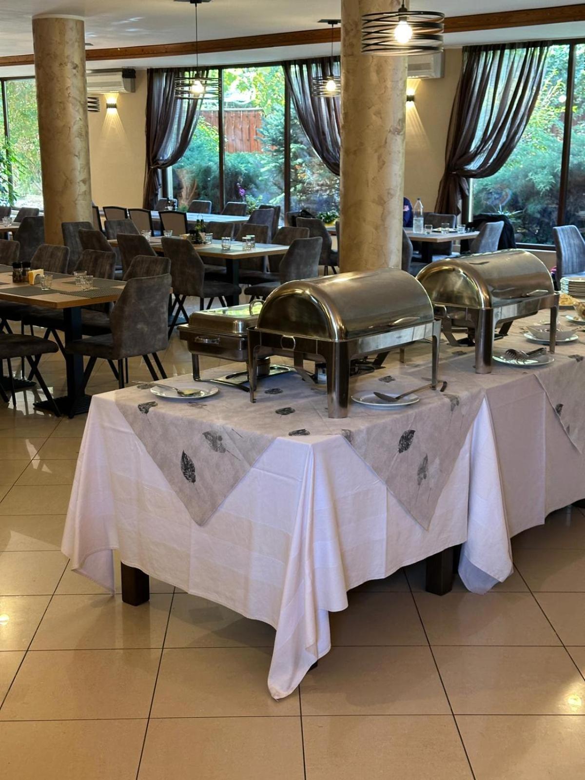 Hotel Perla Timisoara Bagian luar foto